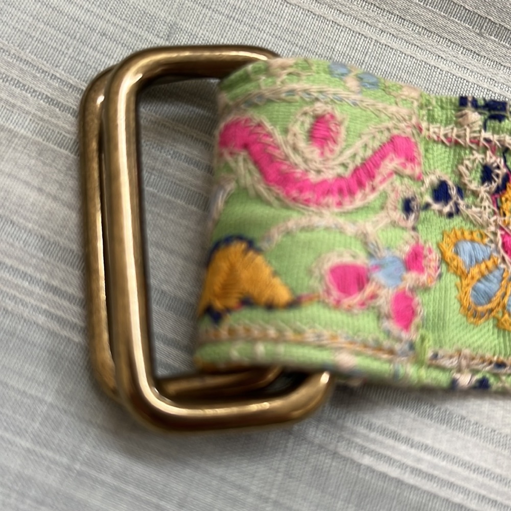 Beautiful embroidered fabric belt with brass ring buckle - size small - Picture 8 of 10